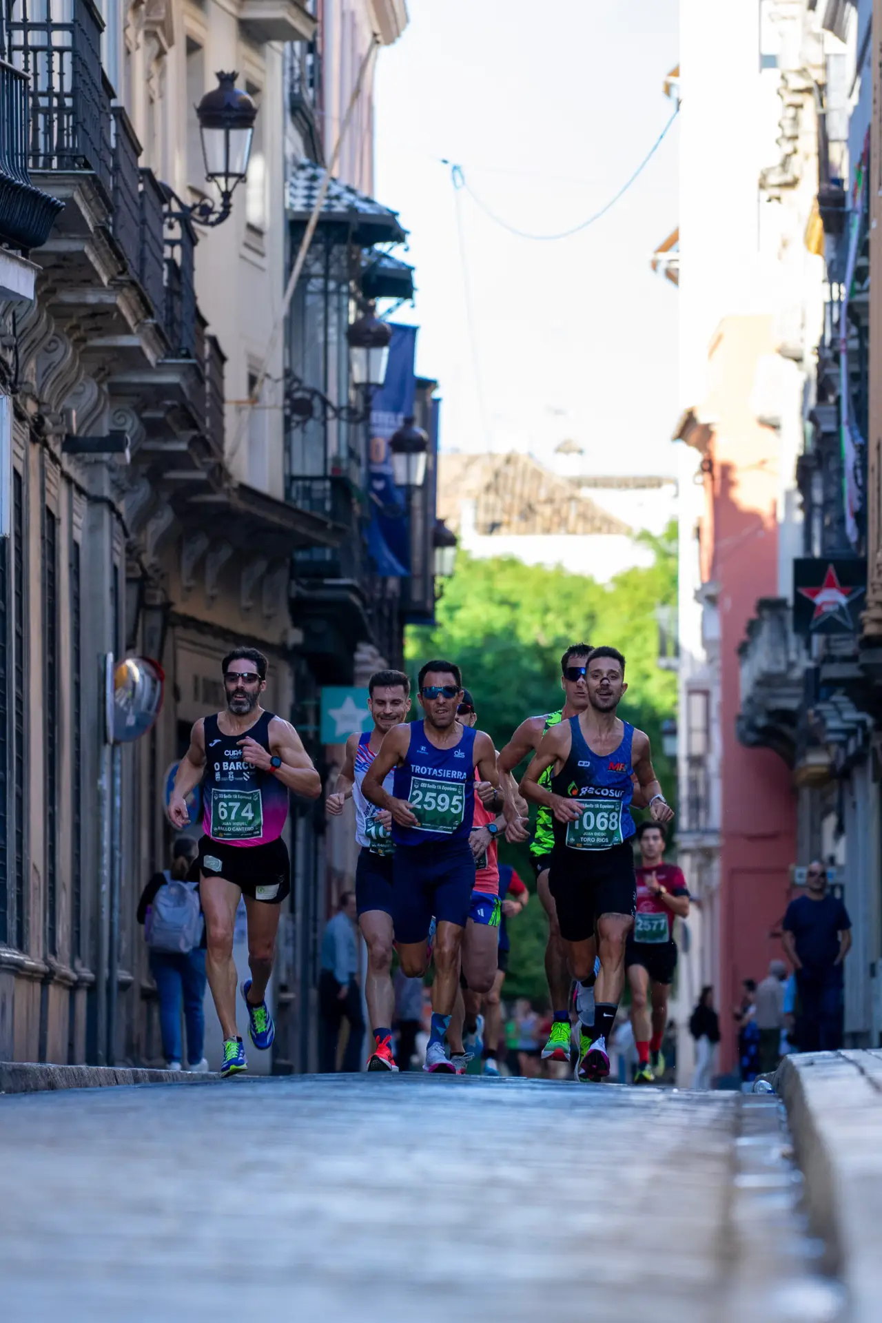 Corredores de la CEU SEVILLA 15K Experience 2025