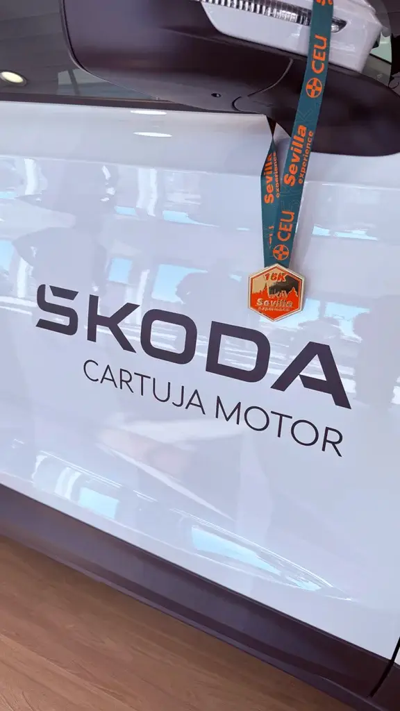 Medalla oficial de la CEU SEVILLA 15K Experience 2026